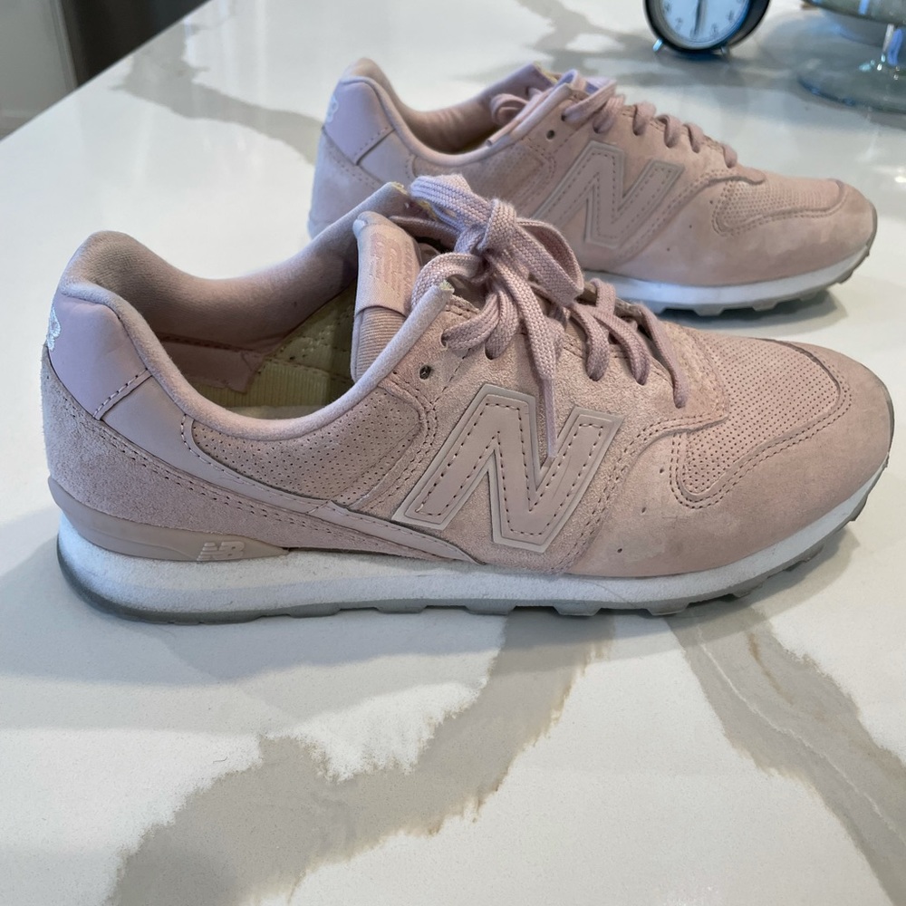 New Balance 696 - Women’s Size 7